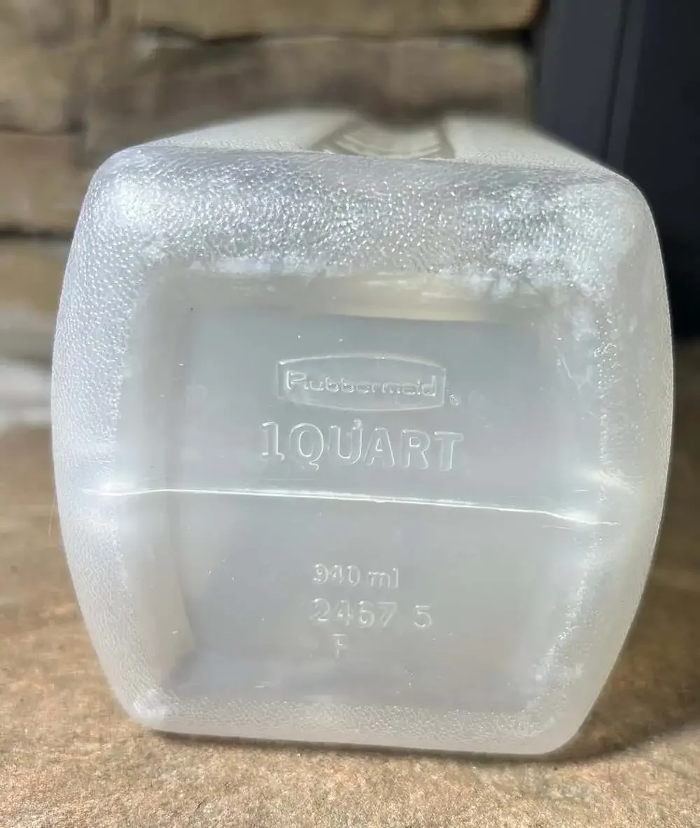 Rubbermaid Servin Saver 1QT 32 Oz Drink Bottle Beverage Jug Pitcher almond lid
